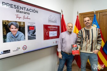 La escritora Teresa Cardona presenta en Elda &ldquo;La carne del cisne&rdquo;, su tercera novela publicada en Espa&ntilde;a