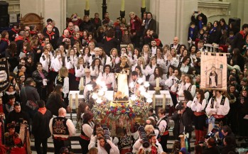 San Ant&oacute;n sale de su ermita
