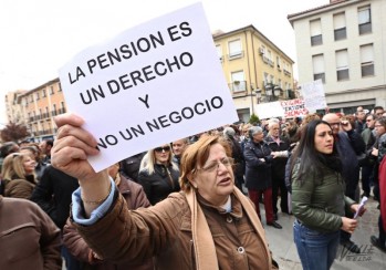 M&aacute;s de un millar de personas de Elda y Petrer se unen contra la subida del 0,25 de las pensiones