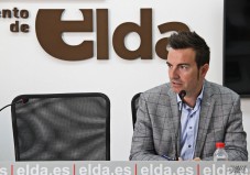 El socialista Fernando G&oacute;mez asegura que la contrata de parques y jardines saldr&aacute; en oto&ntilde;o