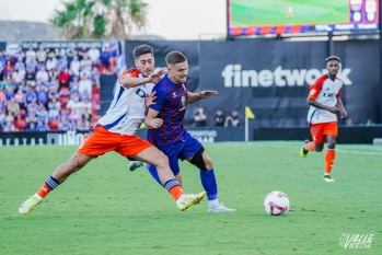 Un Eldense superior rasca un punto ante el Oviedo  (1-1)