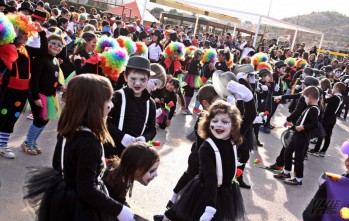 Los ni&ntilde;os de Elda reciben el Carnaval en sus colegios con ilusi&oacute;n y fantas&iacute;a 