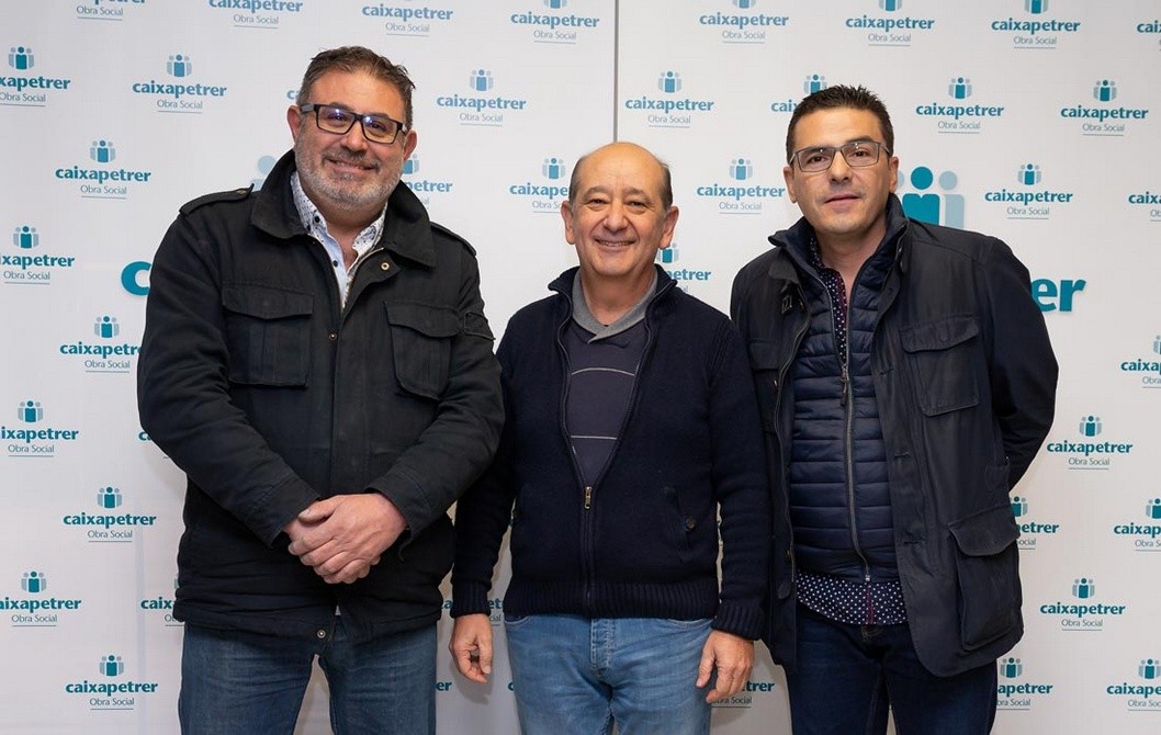 Caixapetrer sigue colaborando con las entidades de Moros y Cristianos de Elda y Petrer Caixapetrer sigue colaborando con las entidades de Moros y Cristianos de Elda y Petrer