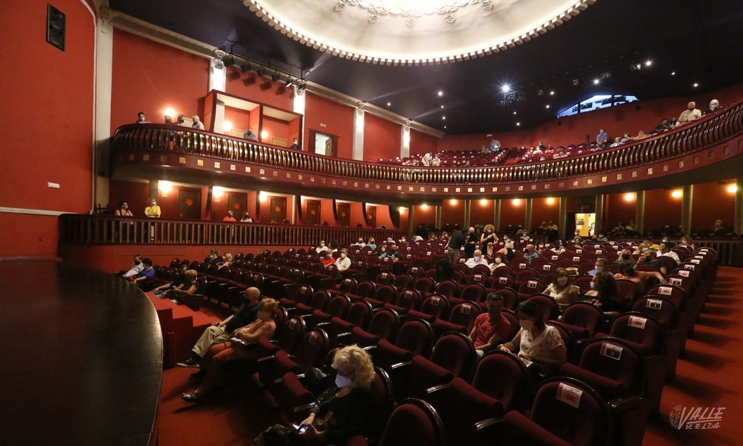 Tres conserjes del Teatro Castelar en cuarentena por el positivo en COVID-19 de uno de ellos Tres conserjes del Teatro Castelar en cuarentena por el positivo en COVID-19 de uno de ellos