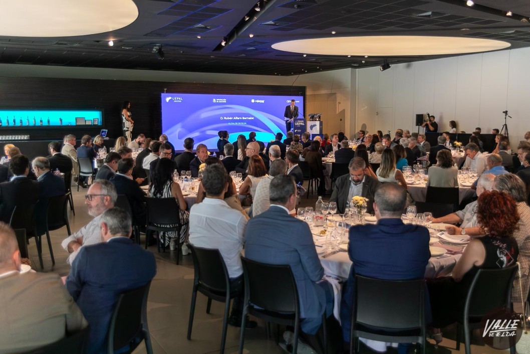 Los Premios UEPAL reconocen en Elda a Miguel Baena y a cuatro entidades alicantinas