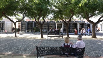 Miles de personas visitan los cementerios en el  D&iacute;a de Todos los Santos