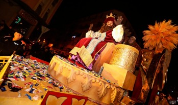 Los Reyes Magos ilusionaron a Petrer en la noche m&aacute;s m&aacute;gica del a&ntilde;o
