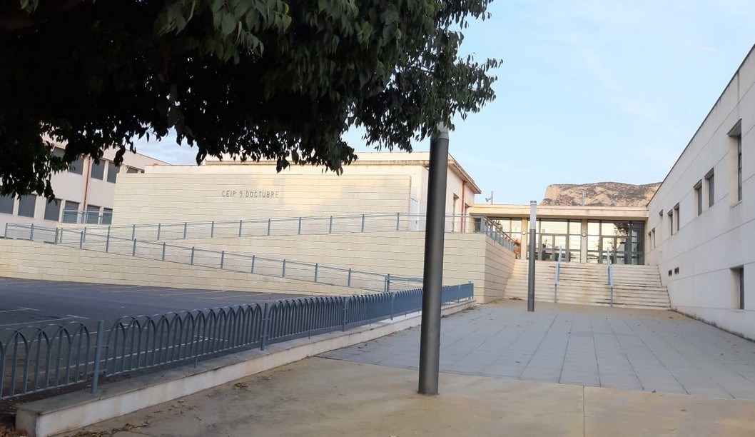 El 9 d’Octubre confina una clase por un caso de coronavirus en Petrer El 9 d’Octubre confina una clase por un caso de coronavirus en Petrer