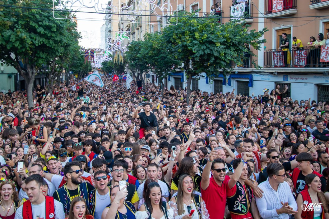 La Entrada de Bandas marca el inicio oficial de las fiestas de Moros y Cristianos de Elda 2026