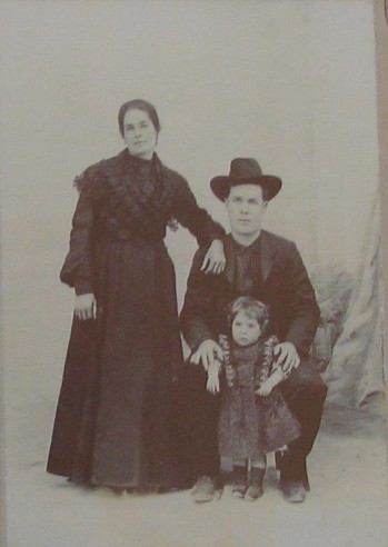 Familias de Petrer de hace un siglo