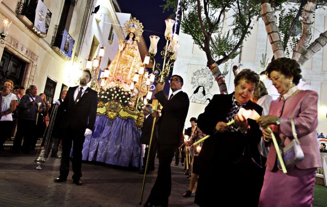 Devoción por la Virgen del Remedio en su día grande Devoción por la Virgen del Remedio en su día grande