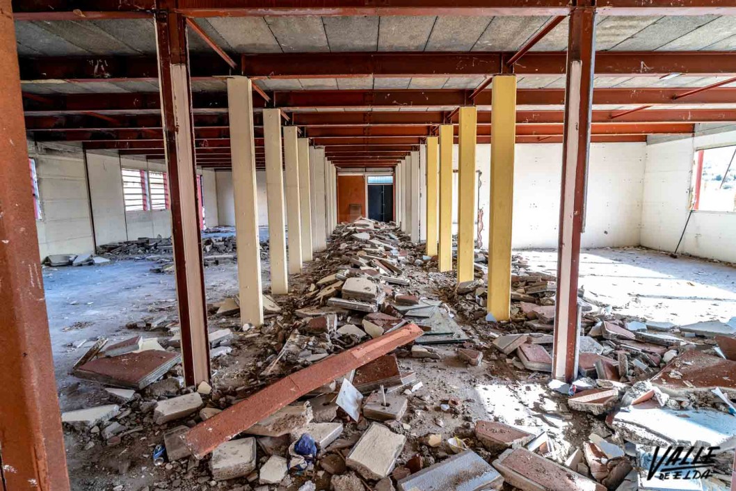 El derribo del edificio del Instituto Azorín avanza a buen ritmo El derribo del edificio del Instituto Azorín avanza a buen ritmo
