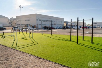 Petrer inaugura un aparcamiento de 100 plazas y un parque de calistenia en el pol&iacute;gono Salinetas