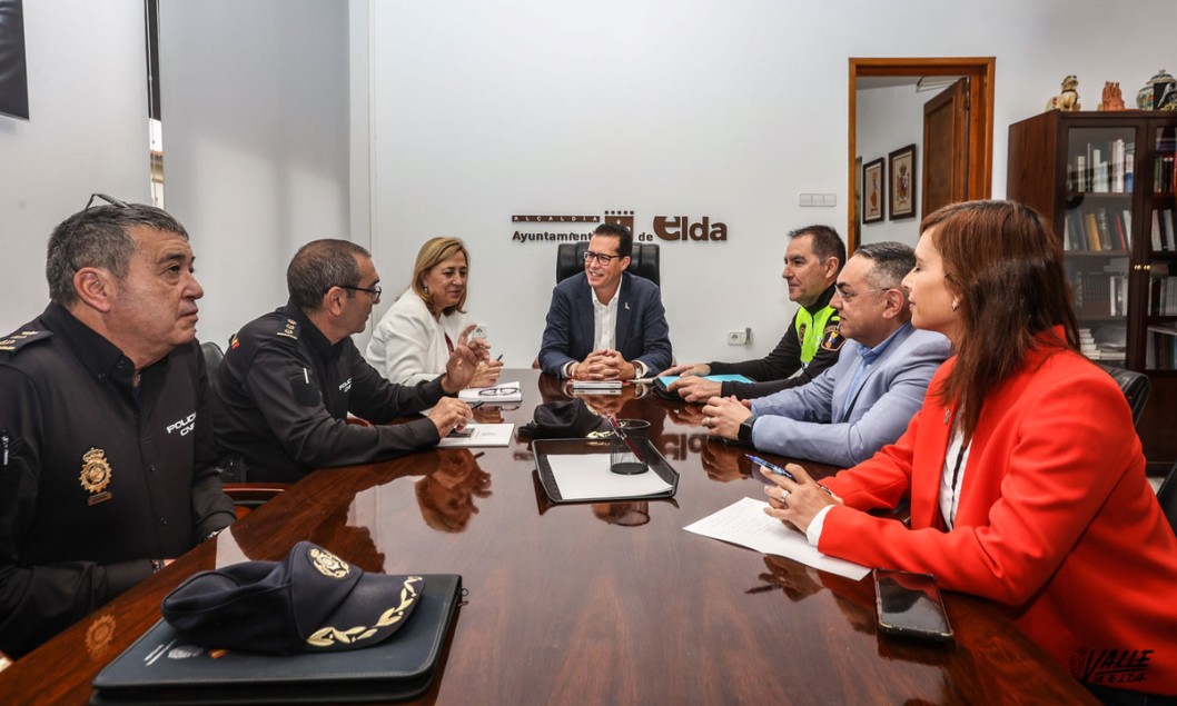 Elda refuerza la seguridad durante la campaña de Navidad Elda refuerza la seguridad durante la campaña de Navidad