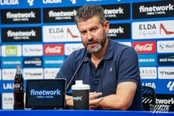 Fernando Est&eacute;vez: "Los jugadores, el club y la afici&oacute;n se merecen el objetivo de la permanencia"