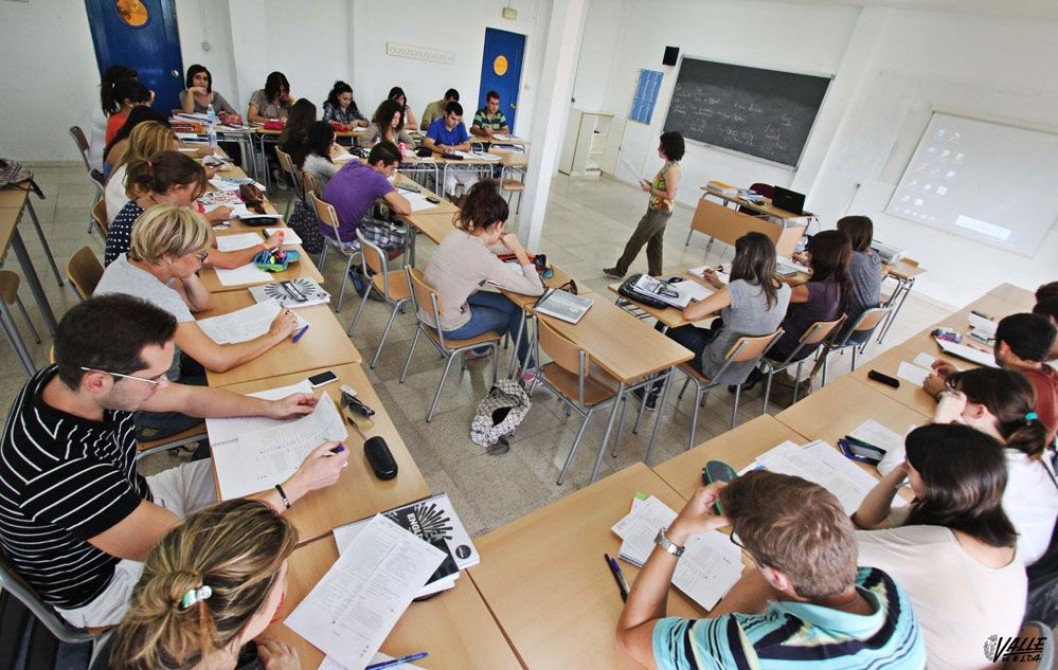 La Escuela Oficial de Idiomas de Elda recibe el reconocimiento a la calidad 2017 del SEPIE La Escuela Oficial de Idiomas de Elda recibe el reconocimiento a la calidad 2017 del SEPIE