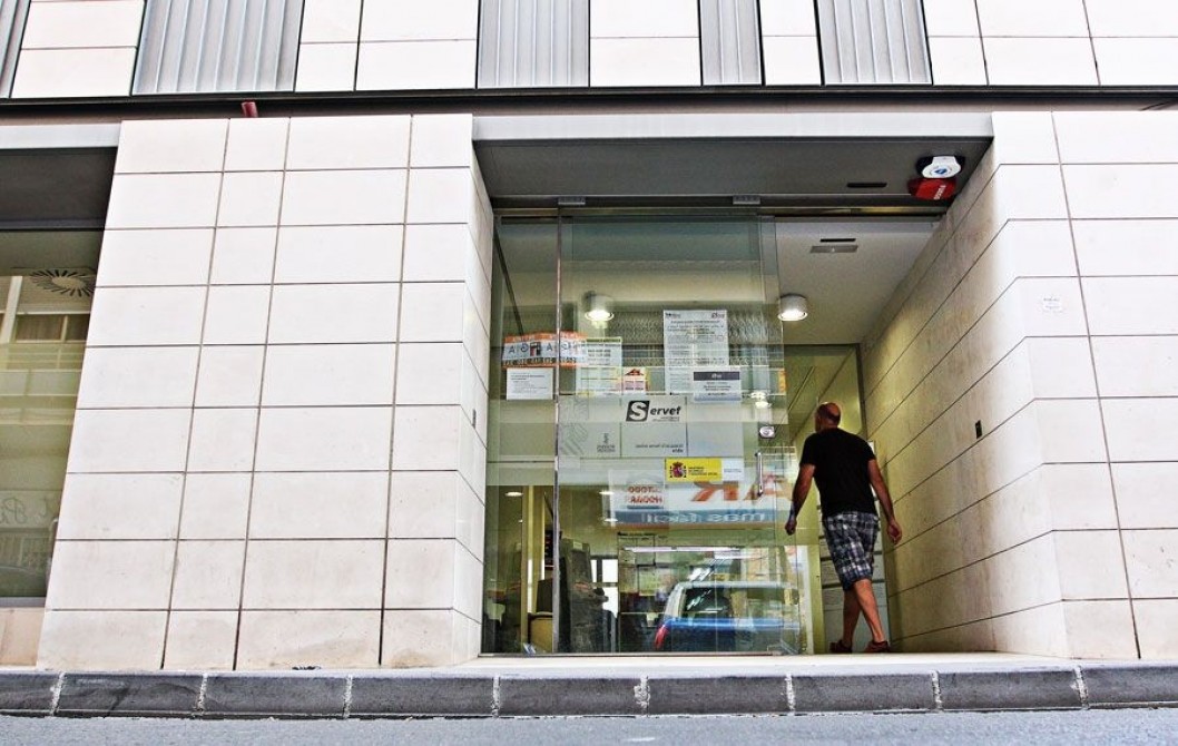 El desempleo desciende en más de 100 personas en Elda y Petrer en el mes de septiembre El desempleo desciende en más de 100 personas en Elda y Petrer en el mes de septiembre