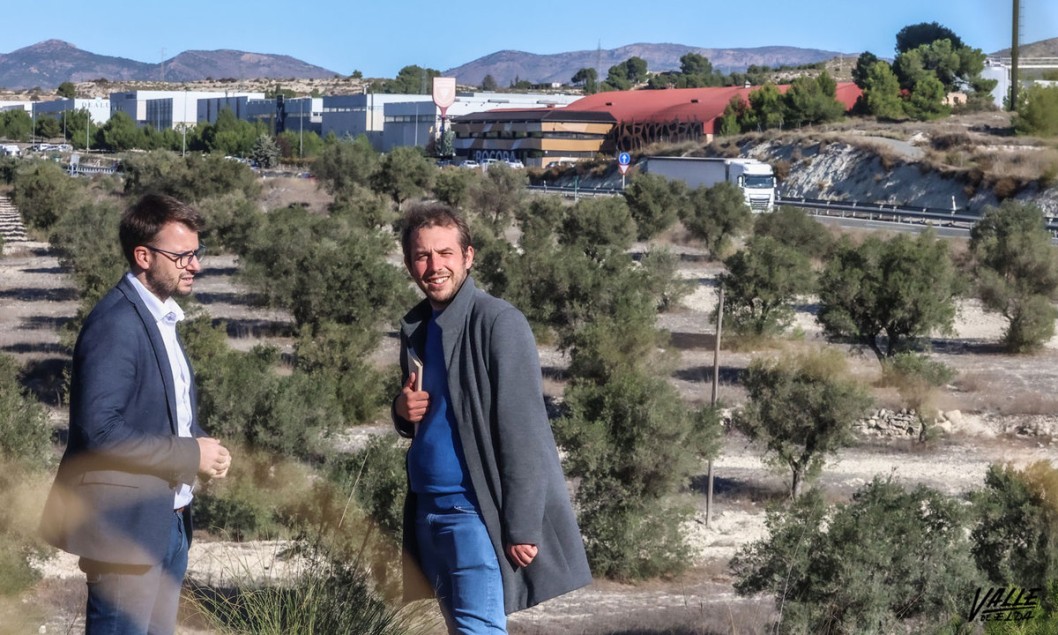 Petrer quiere conectar el nuevo polígono con el de Les Pedreres a través de un puente sobre la autovía Petrer quiere conectar el nuevo polígono con el de Les Pedreres a través de un puente sobre la autovía