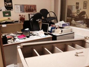 Unos ladrones destrozan las oficinas del IES Valle de Elda y se hacen con un bot&iacute;n de 3.000 euros