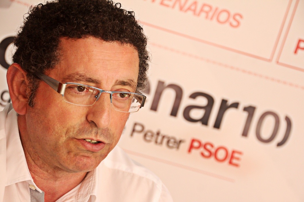 Alfonso Lacasa: "El empleo es la mejor forma de conseguir que haya equilibrio en Petrer" Alfonso Lacasa: "El empleo es la mejor forma de conseguir que haya equilibrio en Petrer"