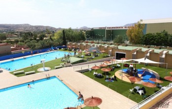 El Centro Excursionista Eldense recibe la medalla de oro de la ciudad en su 60&ordf; aniversario