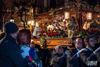 Devoci&oacute;n en la Procesi&oacute;n del Santo Entierro