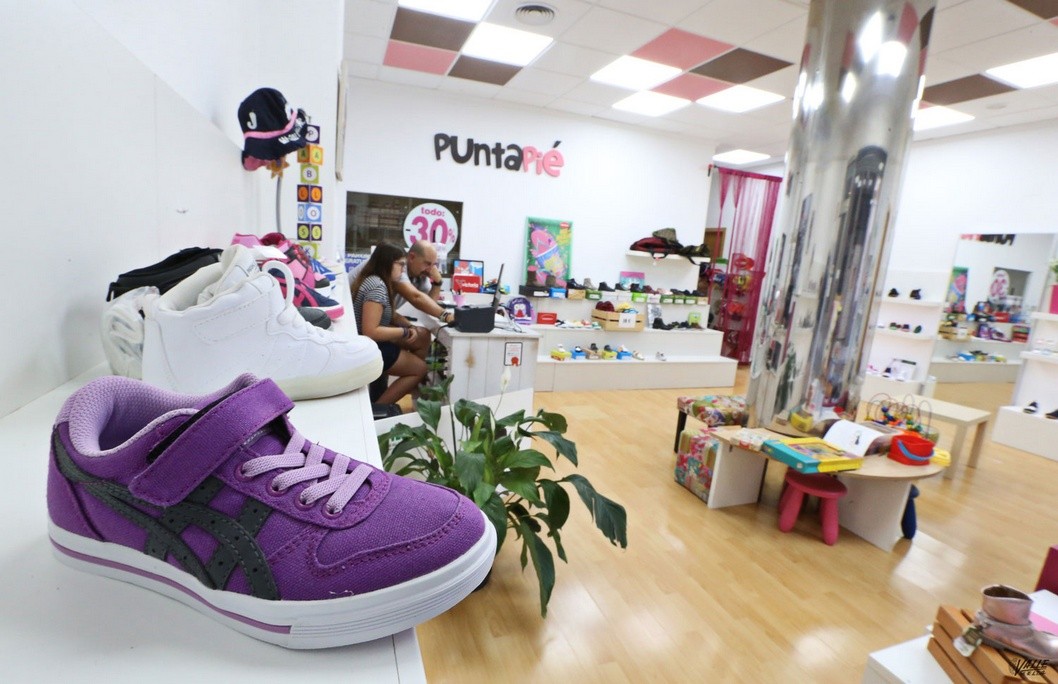 Puntapié, zapatería infantil de calidad y con los últimos modelos para niños y jóvenes Puntapié, zapatería infantil de calidad y con los últimos modelos para niños y jóvenes