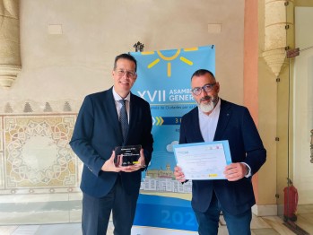 Rub&eacute;n Alfaro  recoge  el Premio de Buenas Pr&aacute;cticas Locales por el Clima al Plan Elda Renace