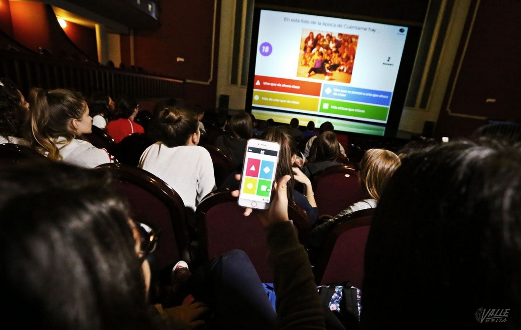 Un trivial interactivo congrega a un centenar de alumnos del IES Azorín Un trivial interactivo congrega a un centenar de alumnos del IES Azorín