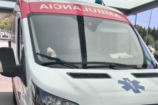 Multan a una ambulancia en el Hospital por subirse a la acera para recoger a pacientes