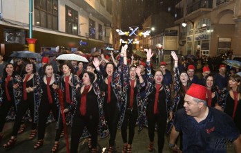 La lluvia oblig&oacute; a cancelar la Entradica Mora pero no aplac&oacute; las ganas de los festeros