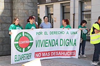La PAH denuncia ataques al derecho de la vivienda en las Cortes Valencianas