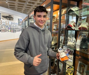 Sandro P&eacute;rez ya forma parte de la historia del Museo del Calzado