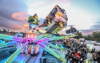 Llegan a Elda las primeras atracciones de la Feria de la Inmaculada