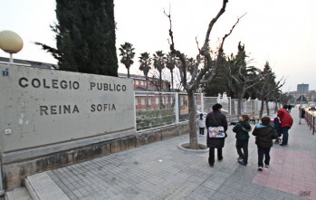 Tras las cr&iacute;ticas del PP de Petrer, Educaci&oacute;n anuncia que comenzar&aacute;n a dar las ayudas de los libros de texto