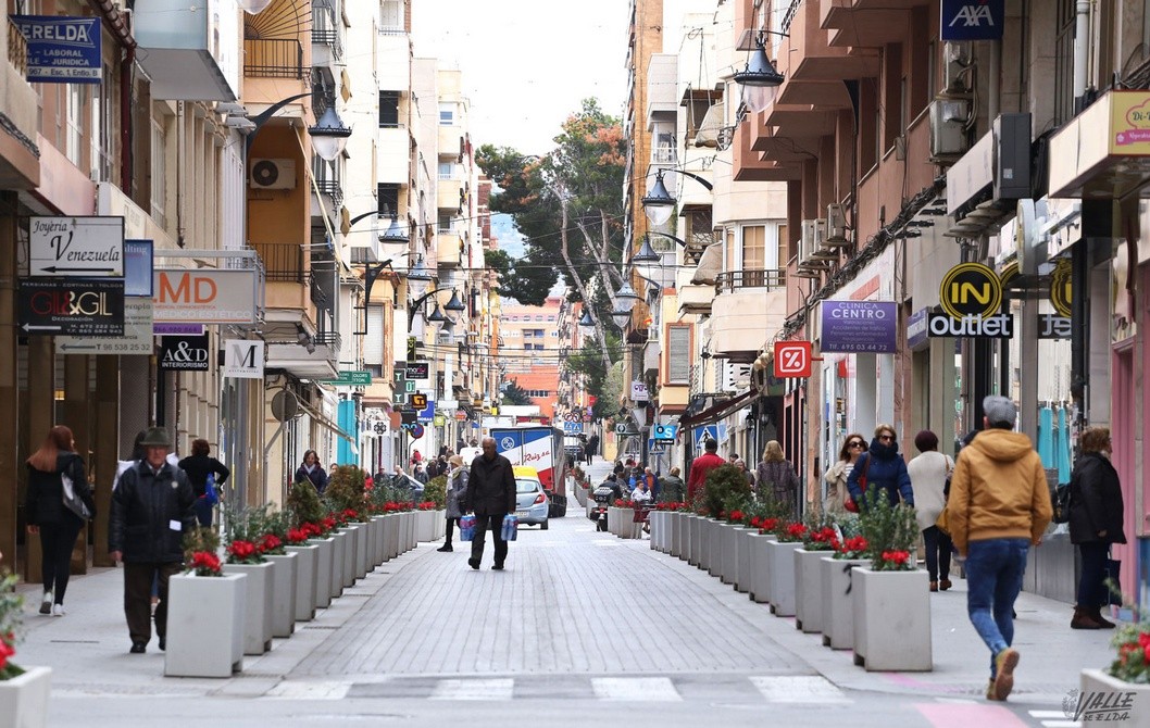 Compromís propone modernizar las estructuras comerciales y promover el consumo responsable Compromís propone modernizar las estructuras comerciales y promover el consumo responsable