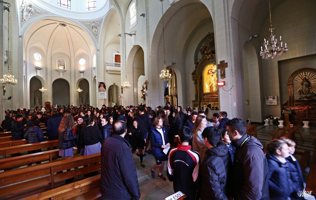 Unos 500 alumnos de las Carmelitas celebran el último acto del centenario de la hermana Arcángela Unos 500 alumnos de las Carmelitas celebran el último acto del centenario de la hermana Arcángela