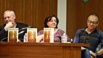 La eldense Reme Gras presenta su poemario "Experiencia y vida" en la Quincena Cultural de Octubre Negro