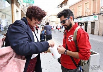 Cruz Roja recauda 9.700 euros en el "D&iacute;a de la Banderita"