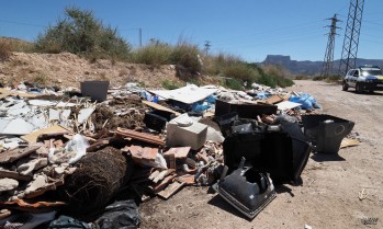 Tiran en Elda 38 toneladas de residuos ilegales en zonas rurales