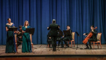 Decenas de personas disfrutan del concierto de Teresa Albero y Yuliia Safanova