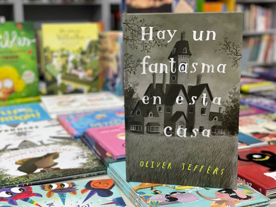 "Hay un fantasma en esta casa" de Oliver Jeffers "Hay un fantasma en esta casa" de Oliver Jeffers