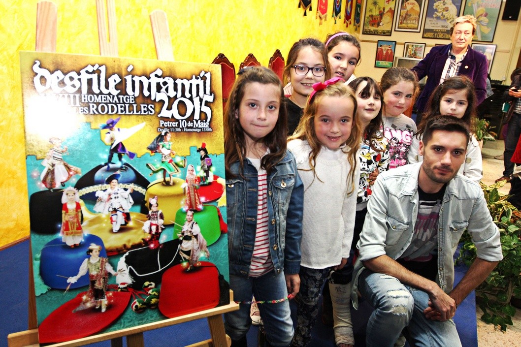Las rodelas son las protagonistas del cartel del Desfile Infantil de los Moros y Cristianos de Petrer Las rodelas son las protagonistas del cartel del Desfile Infantil de los Moros y Cristianos de Petrer
