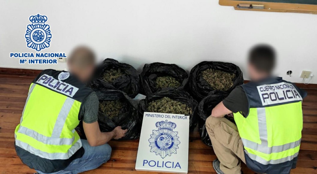 Nueva persecución en Elda con dos detenidos por transportar 13 kilos de marihuana Nueva persecución en Elda con dos detenidos por transportar 13 kilos de marihuana