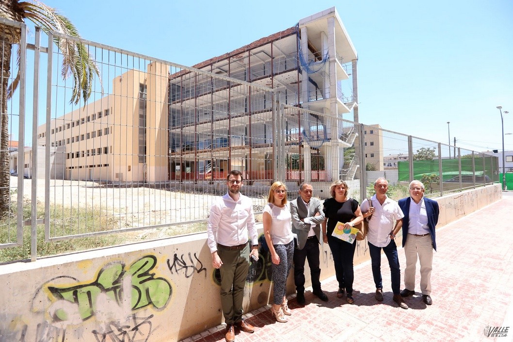 La Conselleria decide derribar parte del IES Azorín y las obras se alargarán un mínimo de tres años La Conselleria decide derribar parte del IES Azorín y las obras se alargarán un mínimo de tres años