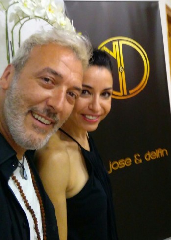 El taller de dise&ntilde;o Mar&iacute;a Jos&eacute; y Delf&iacute;n crea el novedoso traje  oficial de las mujeres Realistas