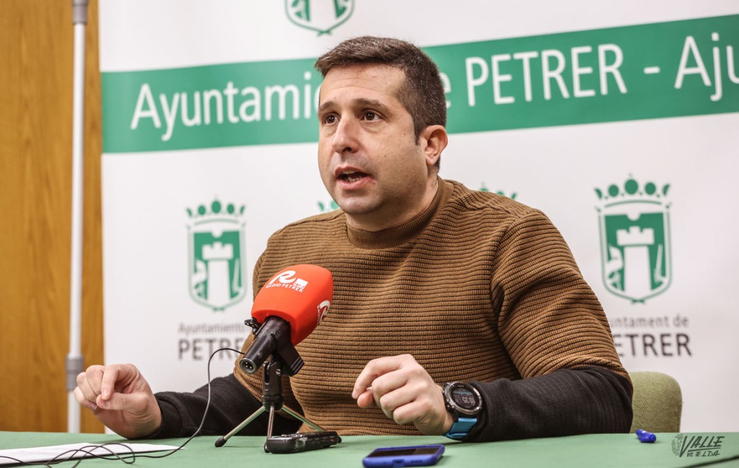 Ciudadanos de Petrer denuncia que “los aparcamientos inteligentes tienen afán recaudatorio” Ciudadanos de Petrer denuncia que “los aparcamientos inteligentes tienen afán recaudatorio”