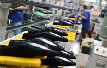 Incertidumbre en el sector del calzado al no saber si deben abrir o no