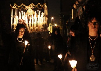 Emoci&oacute;n y silencio ante el Cristo y la Soledad