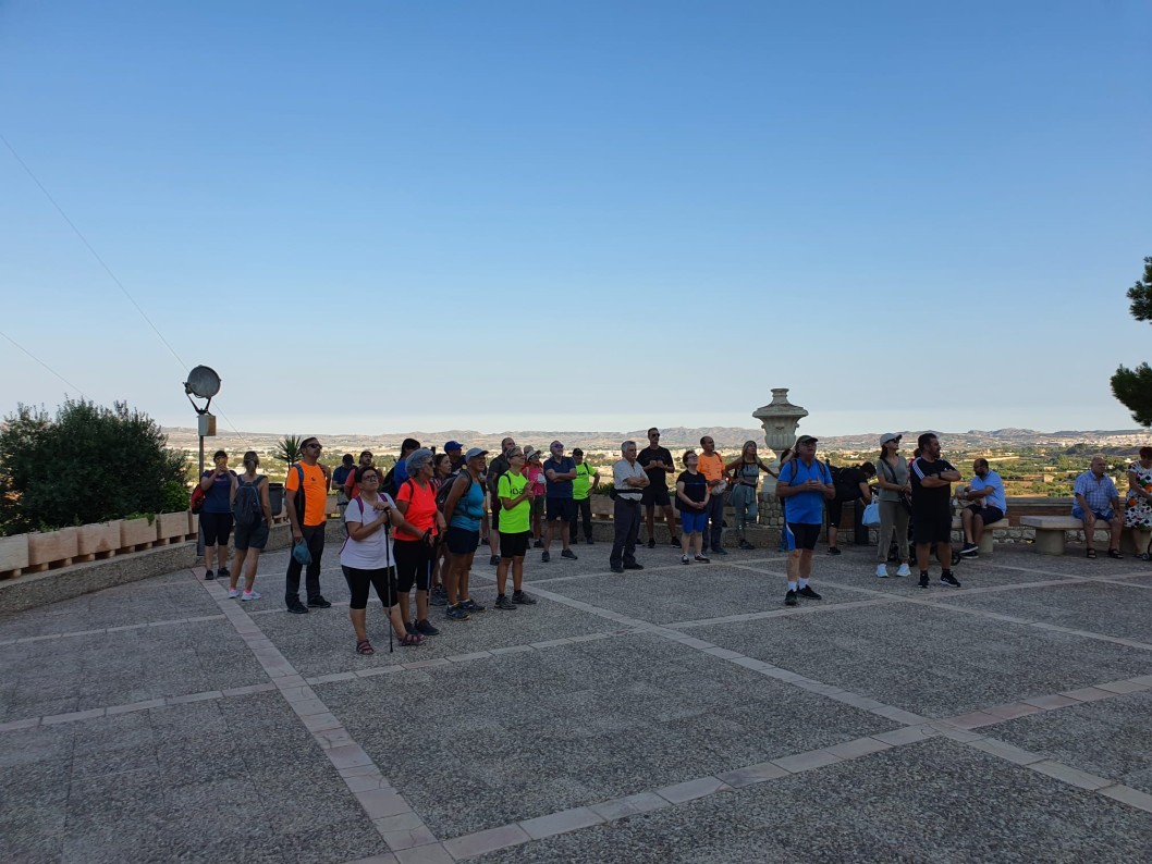Decenas de eldenses disfrutaron de la ruta nocturna desde el Santuario de Novelda Decenas de eldenses disfrutaron de la ruta nocturna desde el Santuario de Novelda